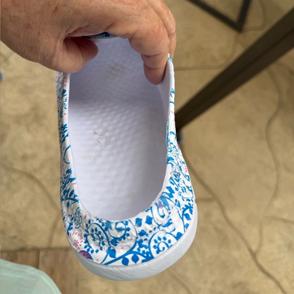 Women’s  Sport 8.5 Water/Beach/Every Day Shoes - Blue and Pink Pattern - Picture 2 of 13